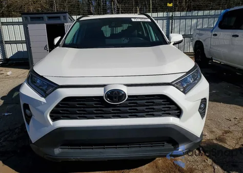 2021 Toyota Rav4 Xle z USA, uszkodzony, nr VIN 2T3W1RFV2MW151891